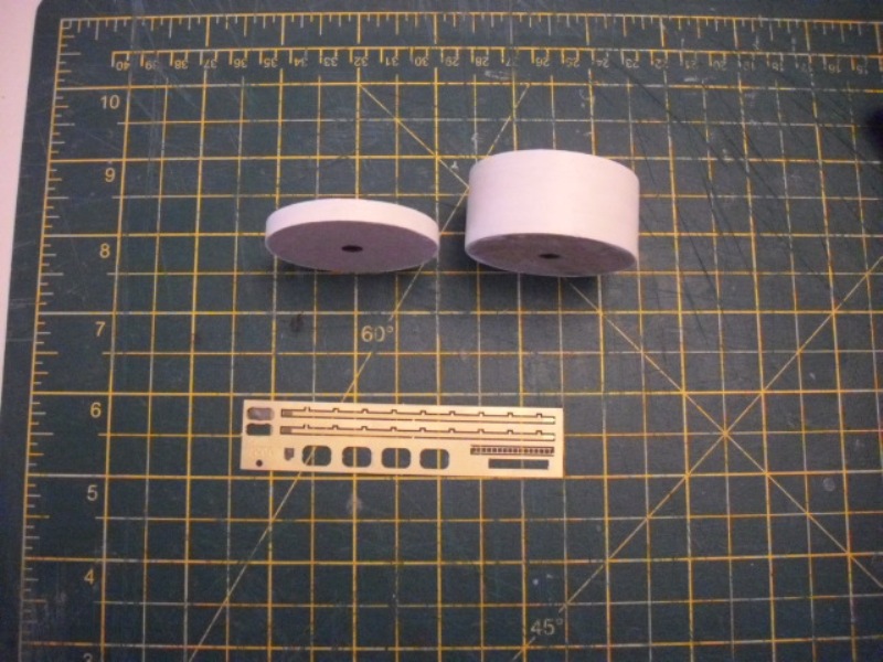 HACHETTE HMS HOOD 300.jpg