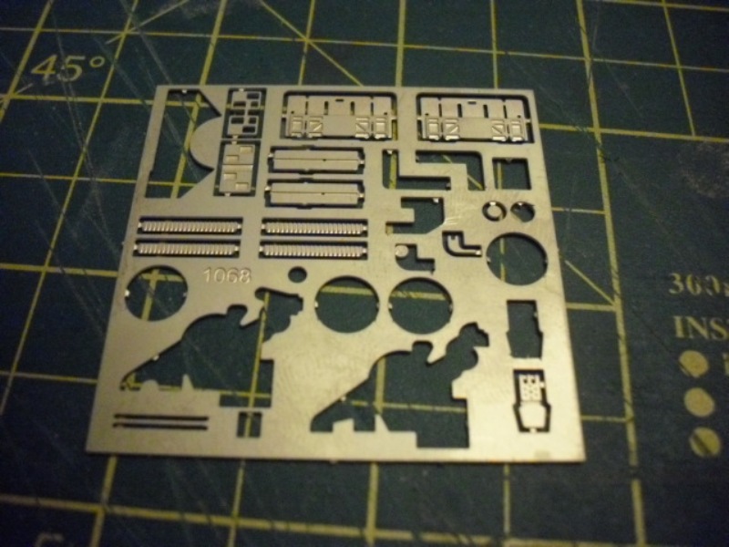 HACHETTE HMS HOOD 342.jpg