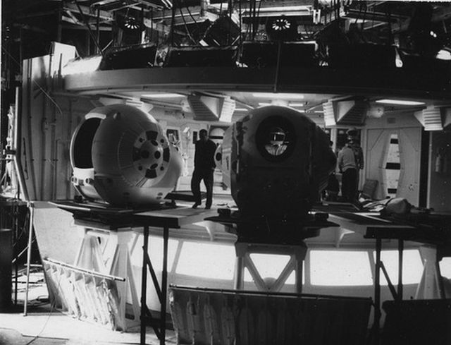 2001-pod-bay-props-x640.jpg