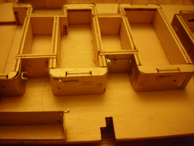 HACHETTE HMS HOOD 400.jpg