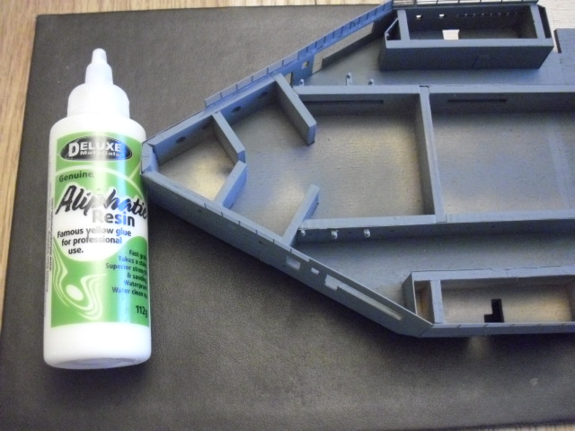 HACHETTE HMS HOOD 431.jpg