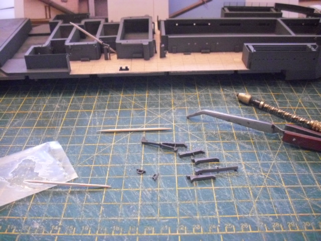 HACHETTE HMS HOOD 465.jpg