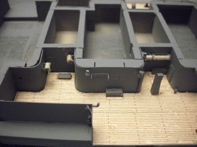 HACHETTE HMS HOOD 476.jpg