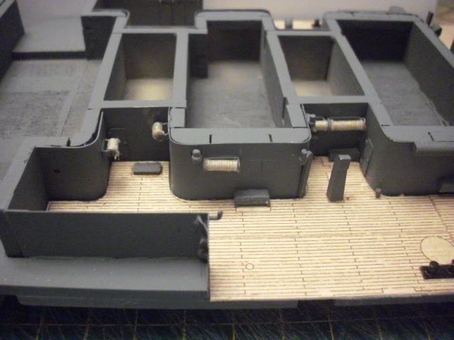 HACHETTE HMS HOOD 477.jpg