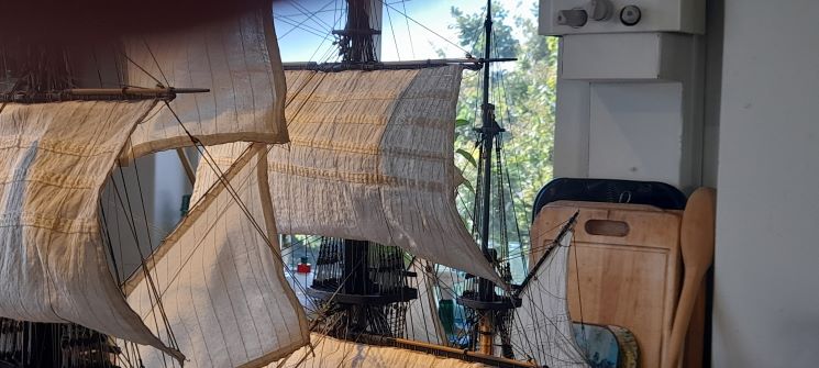 main top sail bow side1.jpg