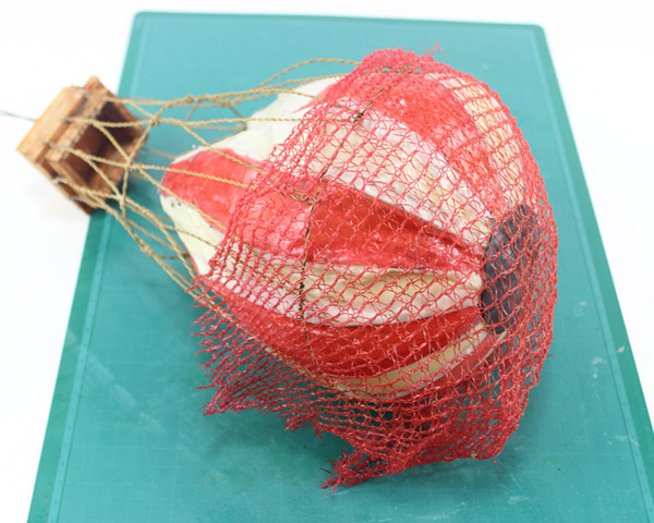 Treehouse Models White Shark Attacks Hot Air Balloon 600x480 4.jpg