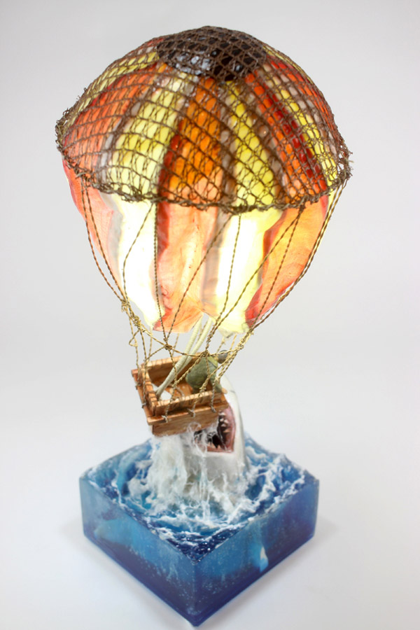 Treehouse Models White Shark Attacks Hot Air Balloon 600x480 10.jpg