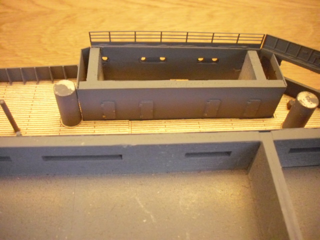 HACHETTE HMS HOOD 525.jpg
