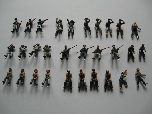 30 Crouching figurine set.JPG