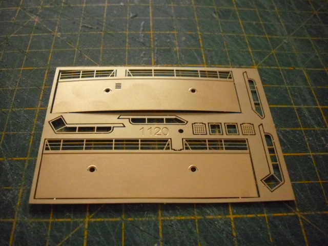 HACHETTE HMS HOOD 559.jpg