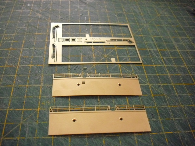 HACHETTE HMS HOOD 560.jpg