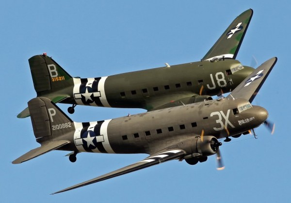 Project-Two-restored-Douglas-DC-3-C-47-Dakota-Skytrains-in-formation-during-an-airshow-600x420.jpg
