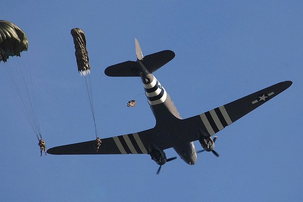 Event-Exit-exit__-Paratroopers-exit-a-Douglas-DC-3-C-47-Dakota-Skytrain-for-a-commorative-jump-over-the-D-day-invasion-landing-zones-in-Normandy-France-600x400.jpg