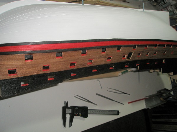 84. fitting gunport linings 25-3-2015.JPG