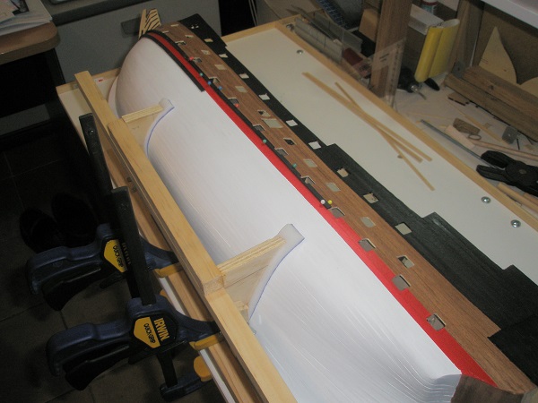 89. painted & installed gunwales port side 15-5-15.JPG