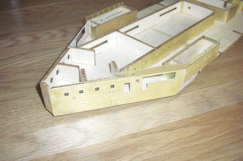HACHETTE HMS HOOD 203.jpg